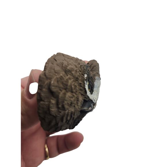 Set of 2 Realistic Owl Magnets 3D Resin Hand Painted Birds Woodland Fridge Decor - Picture 7 of 8